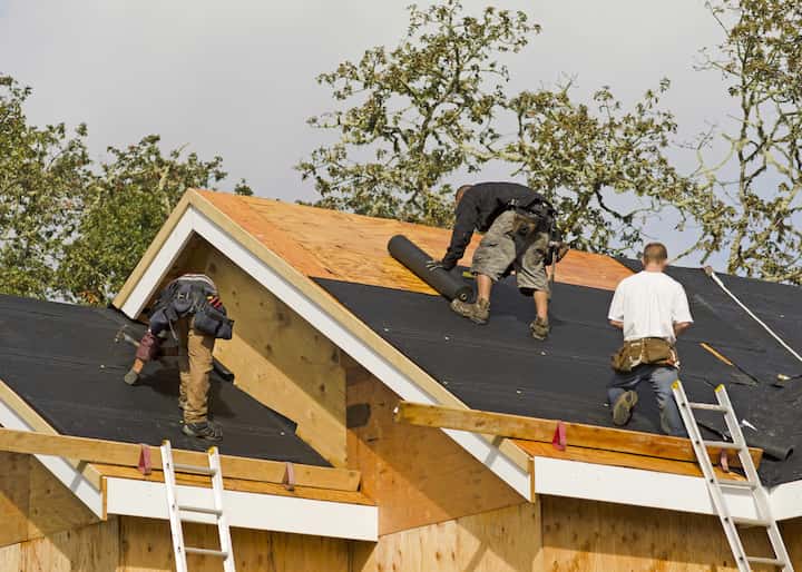 Professional roofers in Tucson